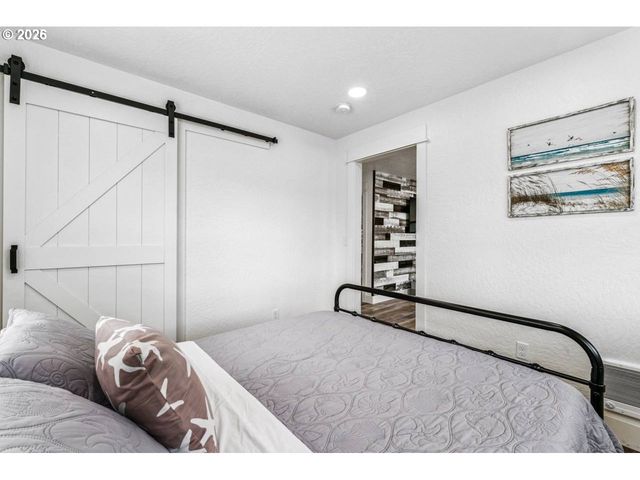 1184 2ND St, Florence, OR 97439