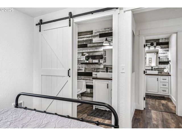 1184 2ND St, Florence, OR 97439