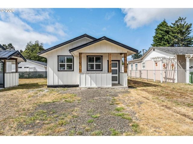 1184 2ND St, Florence, OR 97439