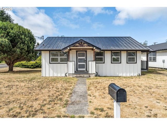 1184 2ND St, Florence, OR 97439