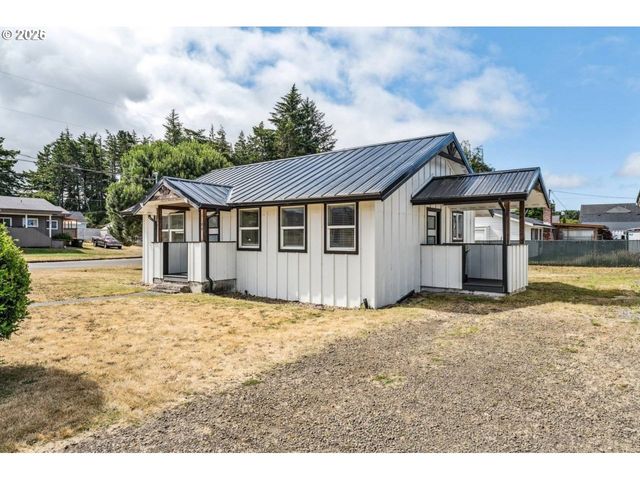 1184 2ND St, Florence, OR 97439