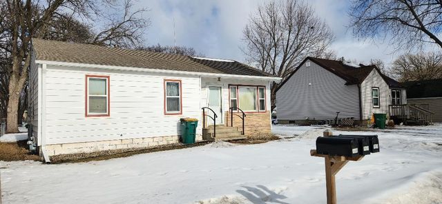 1917 Bimelich Lane, Albert Lea, MN 56007
