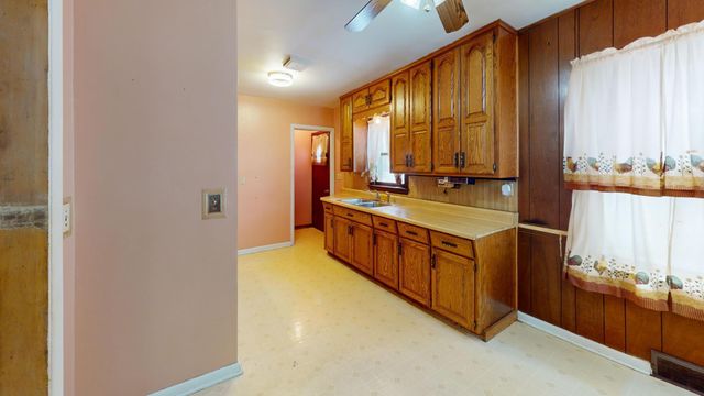 1917 Bimelich Lane, Albert Lea, MN 56007