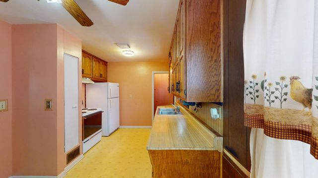 1917 Bimelich Lane, Albert Lea, MN 56007