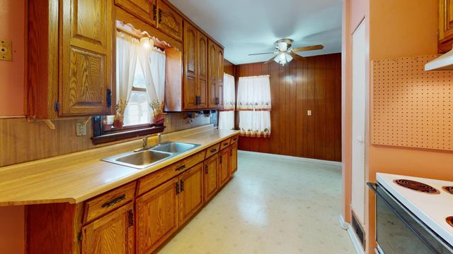 1917 Bimelich Lane, Albert Lea, MN 56007