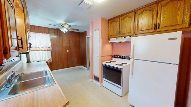 1917 Bimelich Lane, Albert Lea, MN 56007