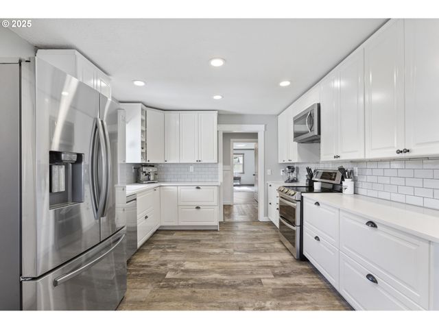 12275 Se SCHOOL Ave, Boring, OR 97009