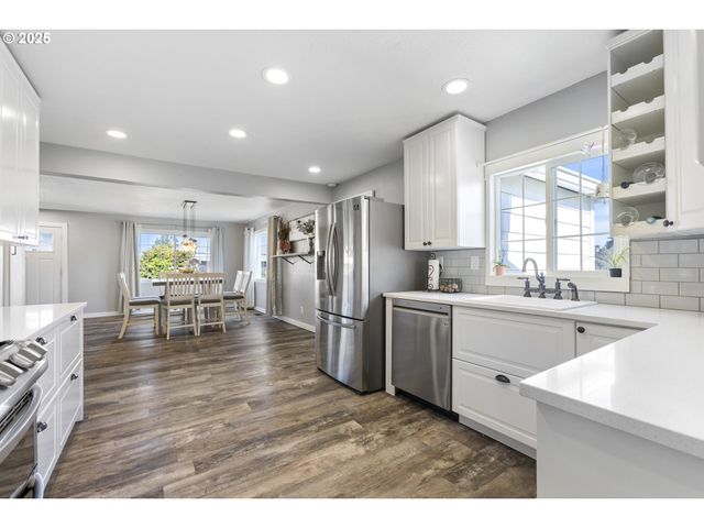 12275 Se SCHOOL Ave, Boring, OR 97009