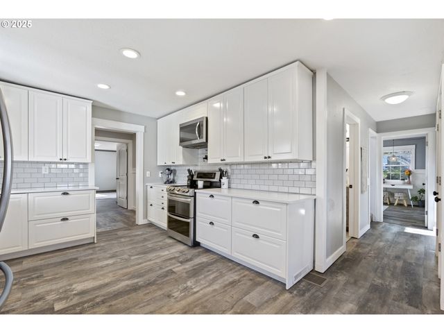 12275 Se SCHOOL Ave, Boring, OR 97009