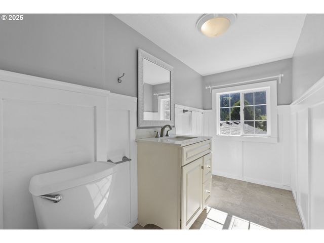 12275 Se SCHOOL Ave, Boring, OR 97009