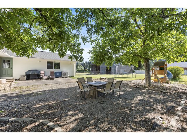 12275 Se SCHOOL Ave, Boring, OR 97009