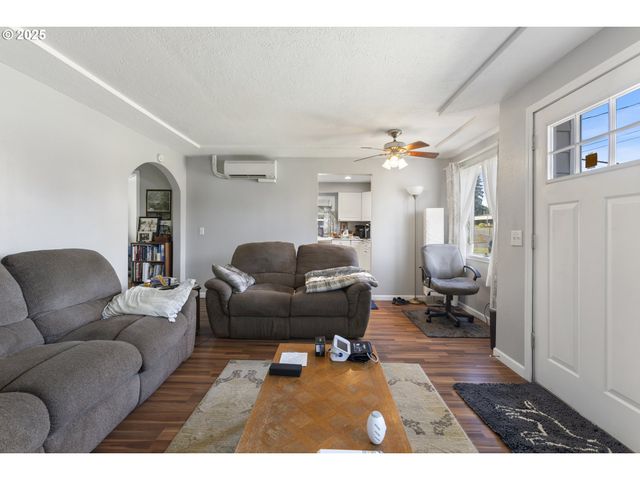 12275 Se SCHOOL Ave, Boring, OR 97009