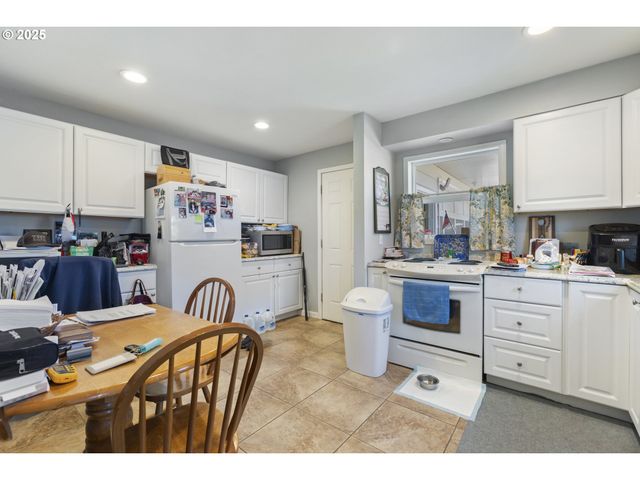 12275 Se SCHOOL Ave, Boring, OR 97009