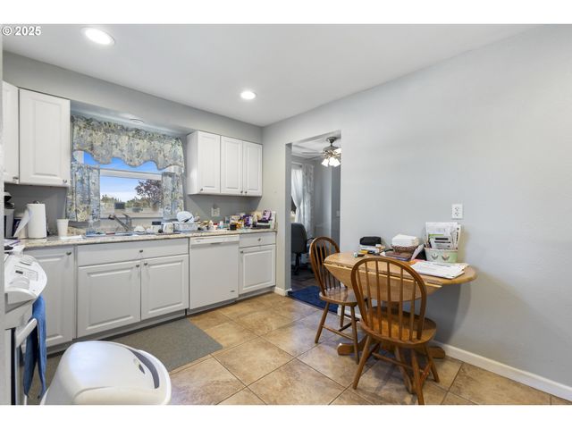 12275 Se SCHOOL Ave, Boring, OR 97009