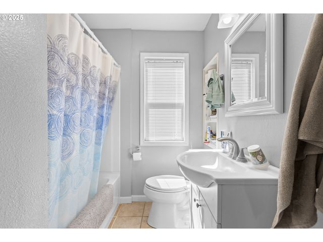 12275 Se SCHOOL Ave, Boring, OR 97009