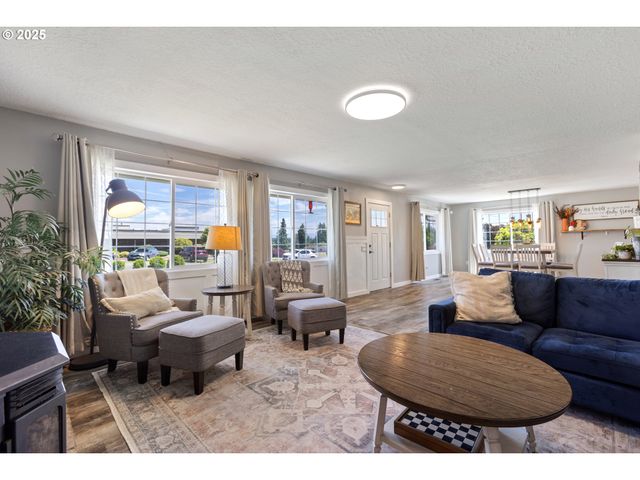 12275 Se SCHOOL Ave, Boring, OR 97009