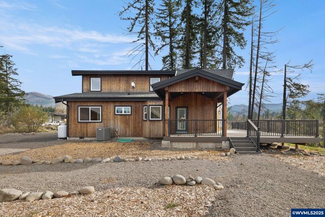 138 Santiam St, Gates, OR 97346