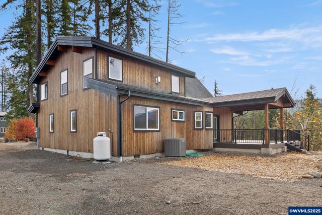 138 Santiam St, Gates, OR 97346