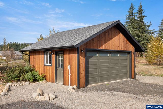 138 Santiam St, Gates, OR 97346