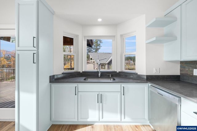 138 Santiam St, Gates, OR 97346