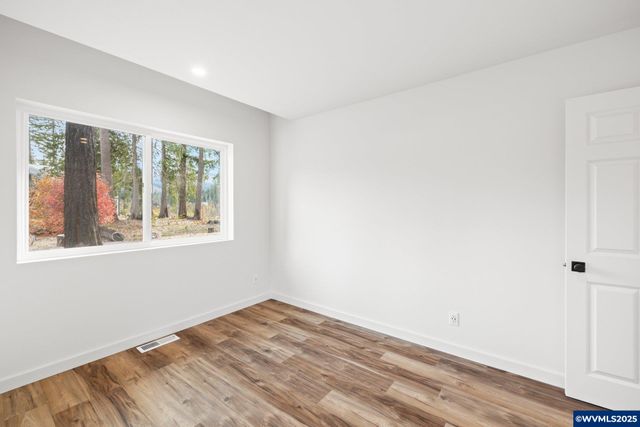 138 Santiam St, Gates, OR 97346