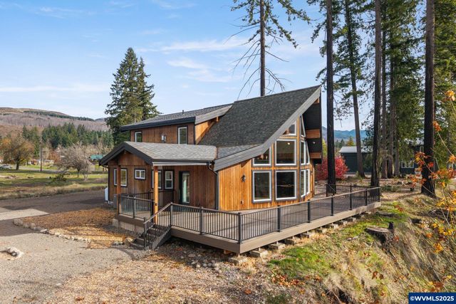 138 Santiam St, Gates, OR 97346