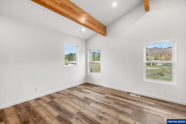 138 Santiam St, Gates, OR 97346