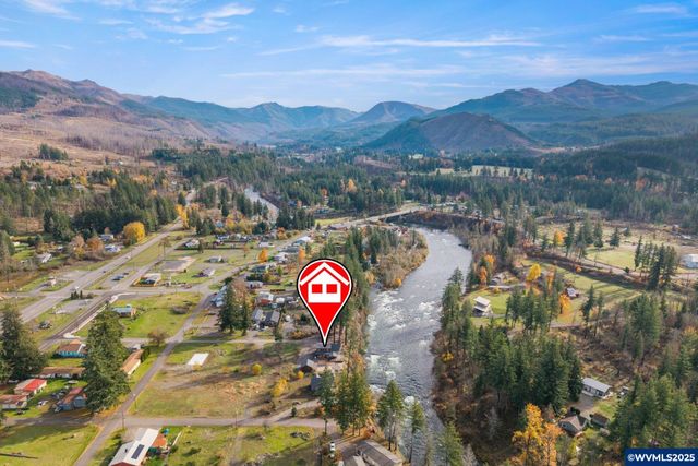 138 Santiam St, Gates, OR 97346