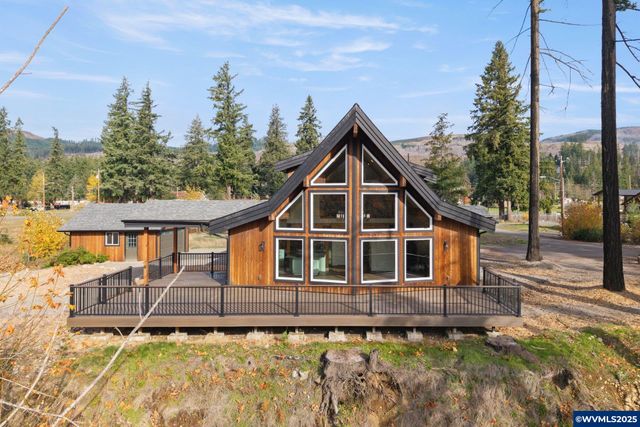 138 Santiam St, Gates, OR 97346