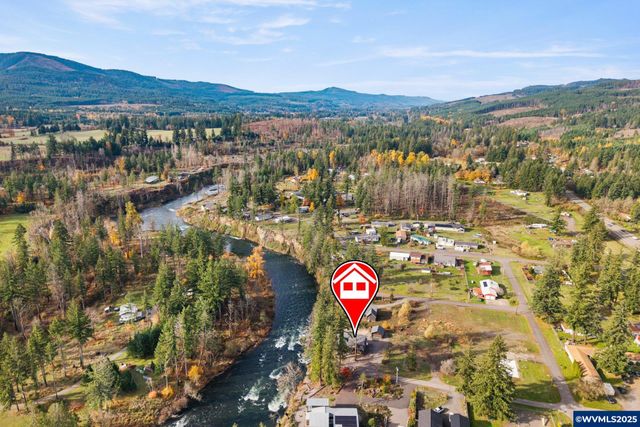 138 Santiam St, Gates, OR 97346