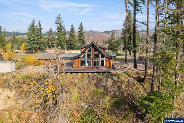 138 Santiam St, Gates, OR 97346