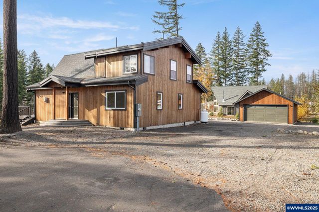 138 Santiam St, Gates, OR 97346