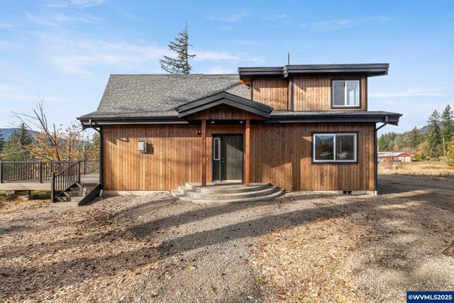 138 Santiam St, Gates, OR 97346