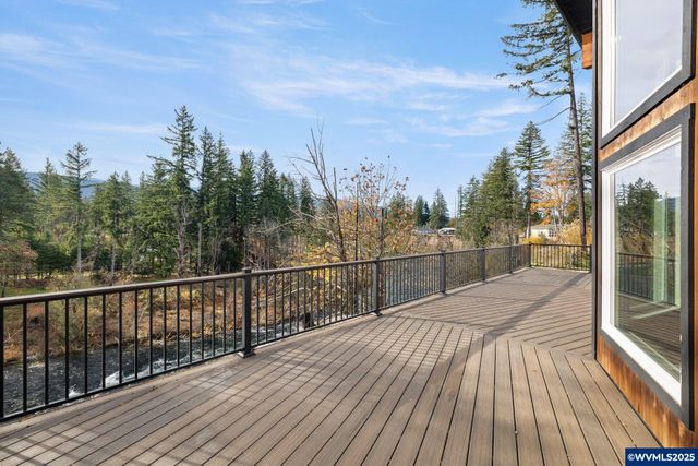 138 Santiam St, Gates, OR 97346