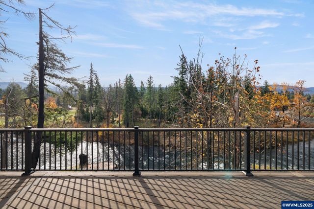 138 Santiam St, Gates, OR 97346