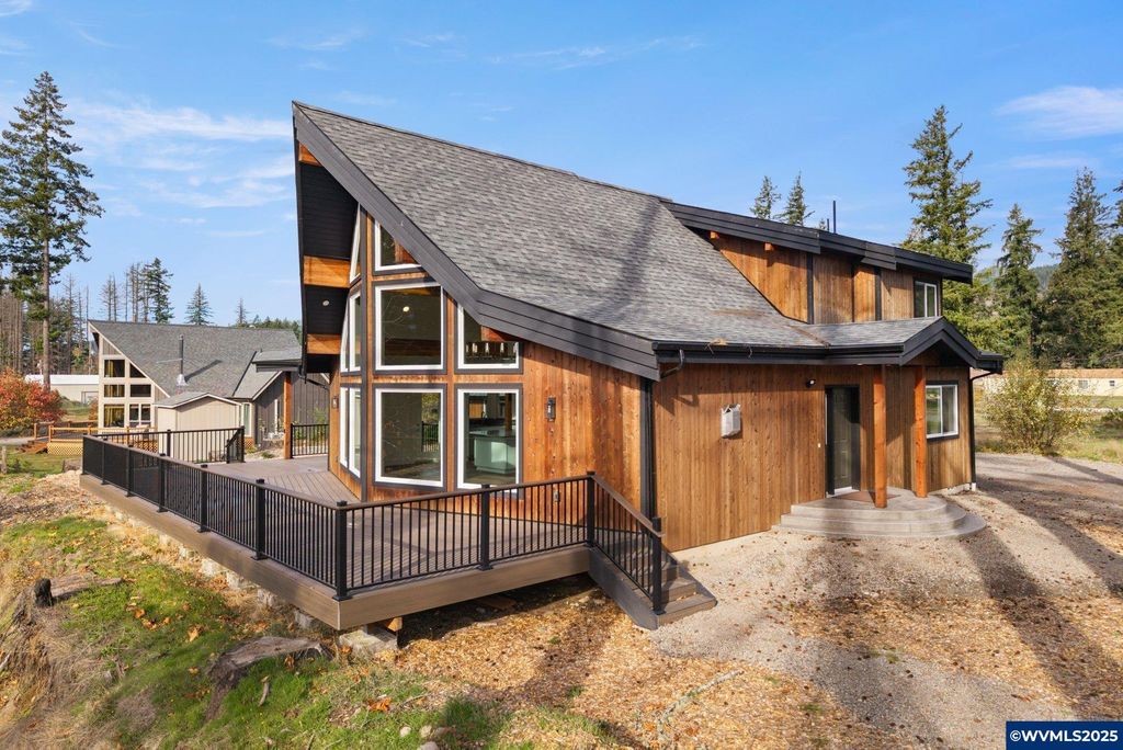 138 Santiam St, Gates, OR 97346