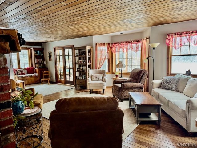 639 County Line Road, Darien, NY 14004