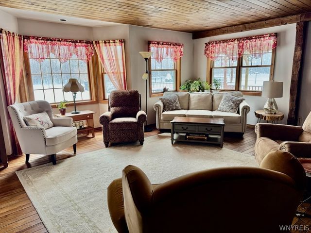 639 County Line Road, Darien, NY 14004