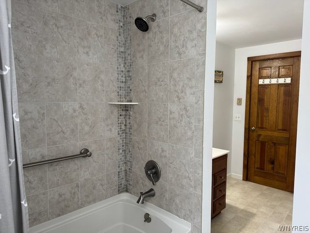 639 County Line Road, Darien, NY 14004