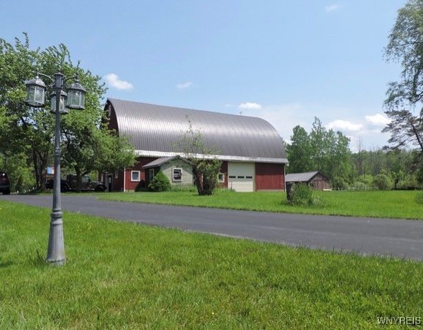 639 County Line Road, Darien, NY 14004