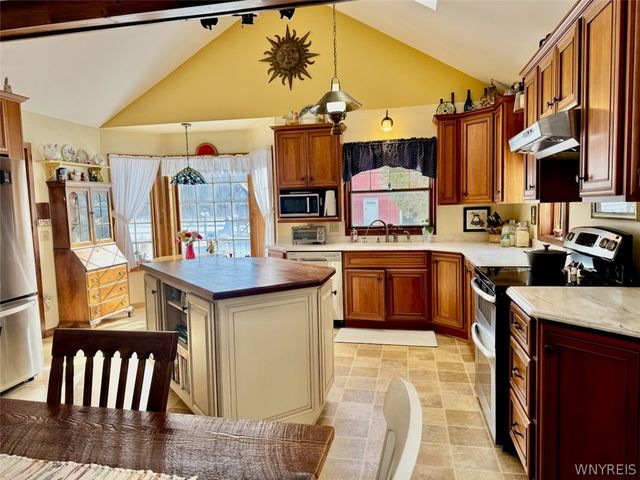 639 County Line Road, Darien, NY 14004