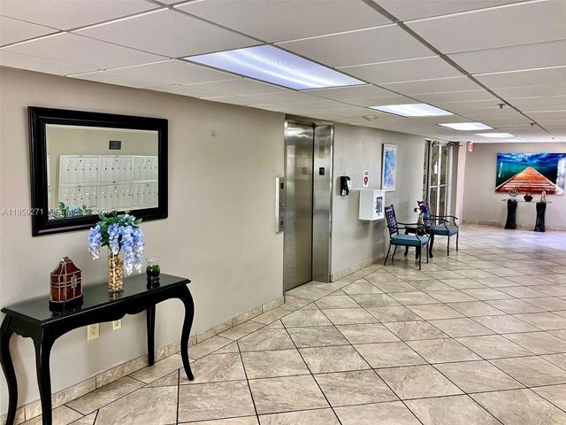 3910 Inverrary Blvd 304-B, Lauderhill, FL 33319