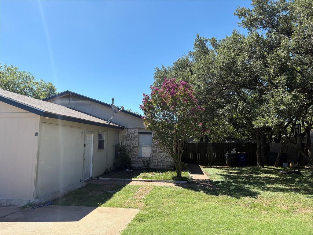 704 Osage DR B, Leander, TX 78641