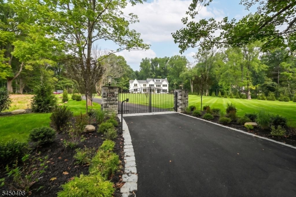 237 Mountainside Rd, Mendham Twp., NJ 07945 — photo 2