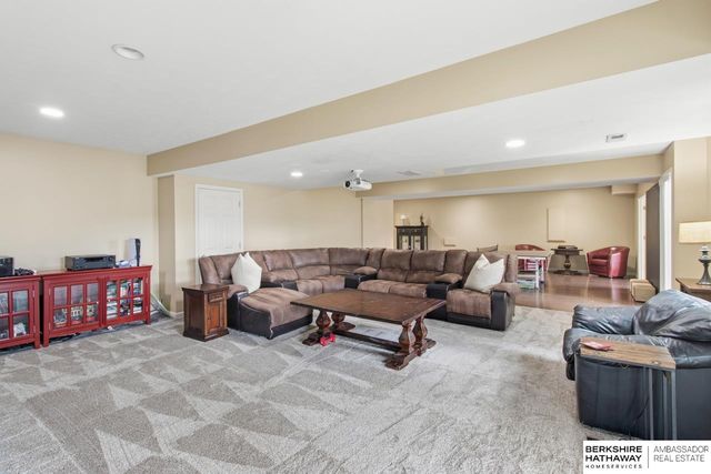 11831 S 48th Street, Bellevue, NE 68133