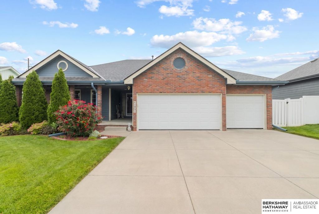 11831 S 48th Street, Bellevue, NE 68133