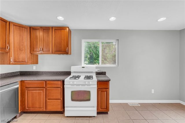 1083 Eastlake Drive, Eastlake, OH 44095