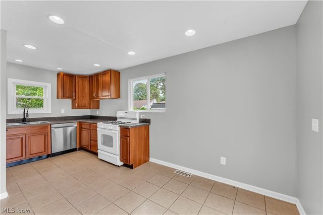 1083 Eastlake Drive, Eastlake, OH 44095