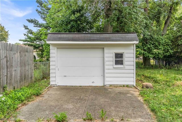 1083 Eastlake Drive, Eastlake, OH 44095