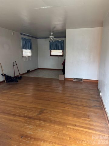 2013 K Court Avenue, Winston Salem, NC 27105